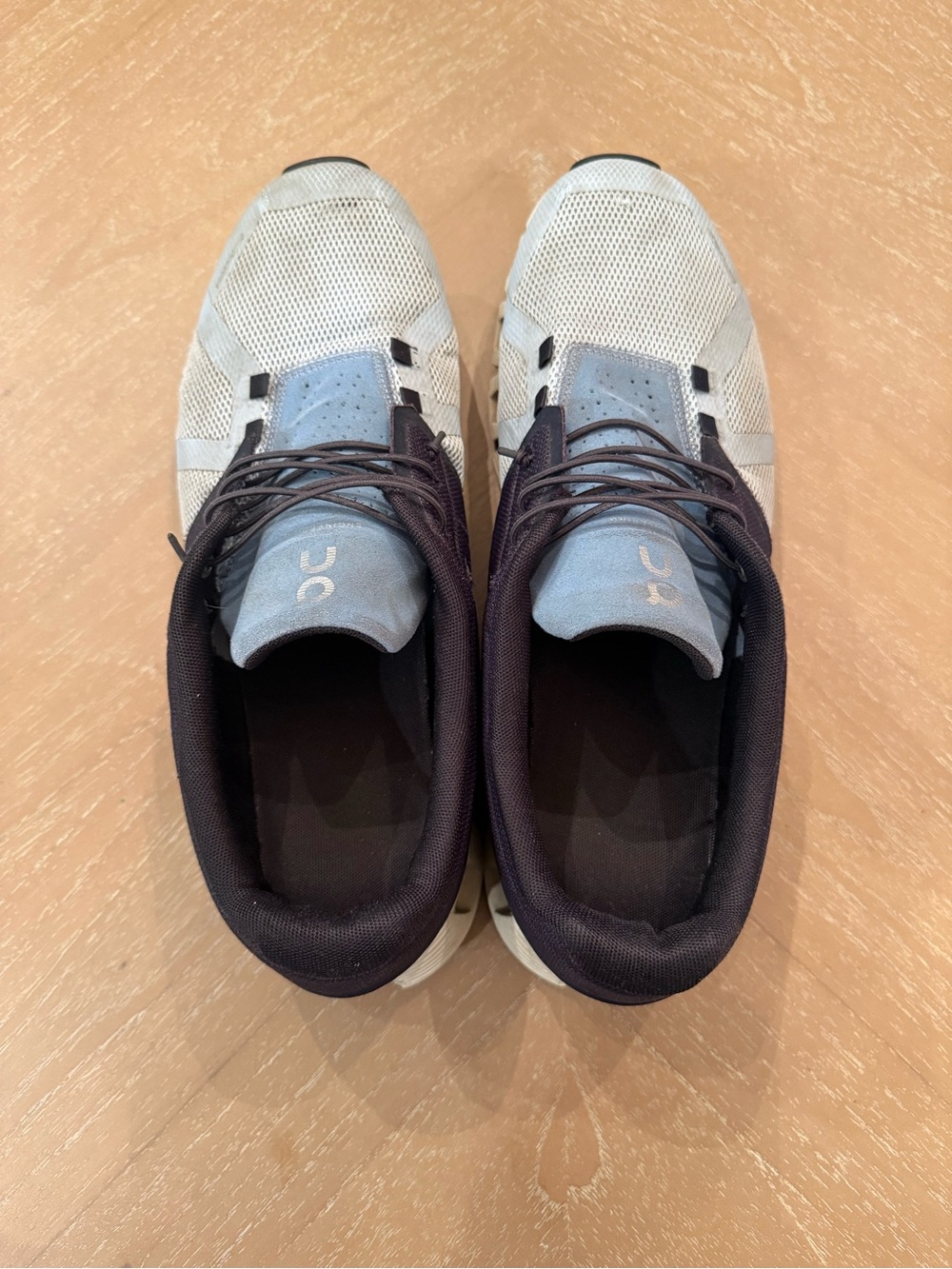 On Cloud Running Shoes - Picture 2 of 5